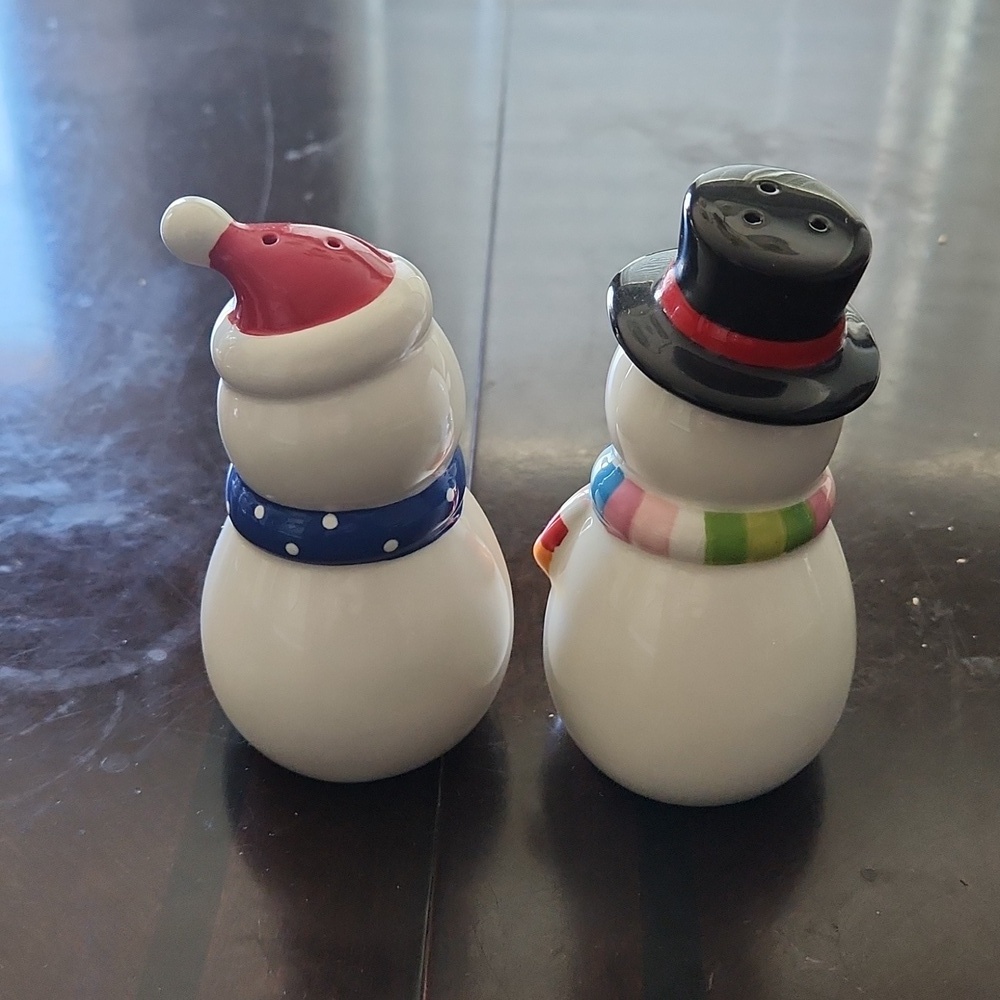 Snowman Salt & Pepper Shaker Set - Picture 2 of 5